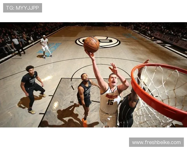 拉拉维亚巧妙突分助攻篮下范德比尔特高空接力暴扣点燃全场